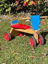 Quadriciclo bambino in legno.