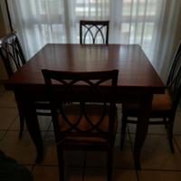 tavolo in legno da sala 