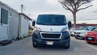 Peugeot Boxer 330 2.2 BlueHDi 140 S&S PC-TN Furgon