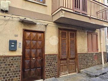 4 LOCALI A CARINI