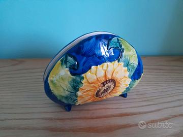 Portatovaglioli in ceramica decorata