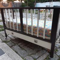Lettino per bimbo con cassettone
