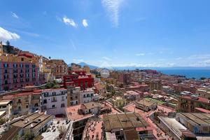 3 LOCALI A NAPOLI