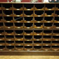 Mobile antico casellario per smistamento posta