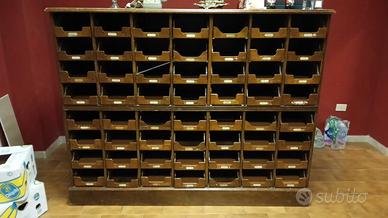 Mobile antico casellario per smistamento posta