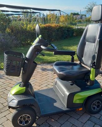 Scooter elettrico per disabili e anziani