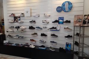 Vendita Avviata Attività Negozio di scarpe e abbi