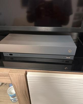 XBOX ONE X CON 3 GIOCHI
