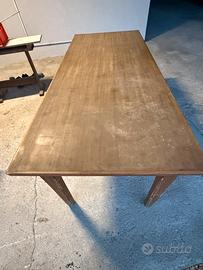 Tavolo vecchio