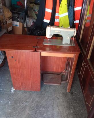 MACCHINA DA CUCIRE VINTAGE