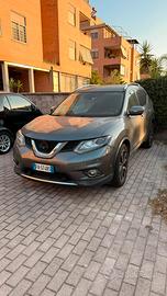 Auto incidentata marciante