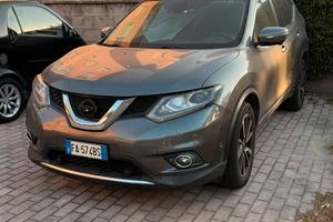 Auto incidentata marciante