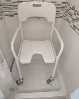 sedia da doccia con rotelle 