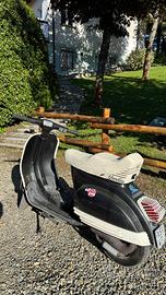 Vespa 50 Special Yankee nera/crema
