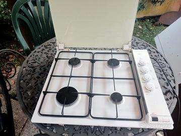 4 fuochi a gas