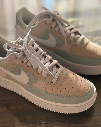 Nike Air Force One Be Kind