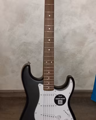 Chitarra elettrica FENDER.