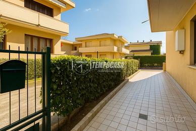 TRILOCALE CON TAVERNA E CORTILE PRIVATO