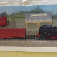 Trenino con accessori nuovo con binari