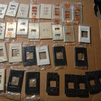 Placche e supporti vari 30 pezzi 