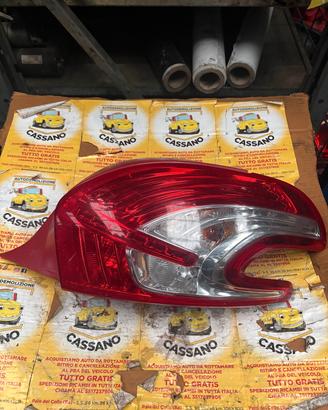 FARO POSTERIORE DESTRO PEUGEOT 208 ANNO:2013