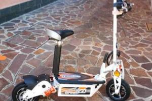 TARGATO SCOUTER ELETTRICO 50 cc