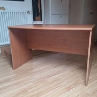 Scrivania in legno