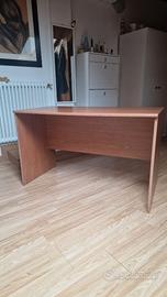 Scrivania in legno