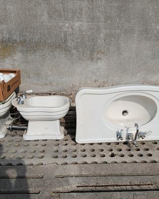bagno completo antico