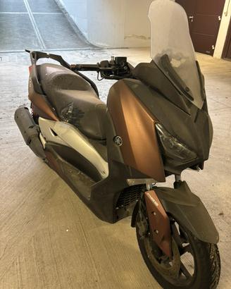 Yamaha x-max 300 2017 incidentato - 38000km