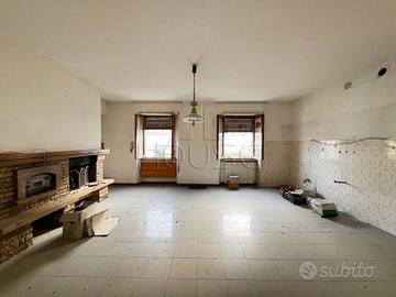 Appartamento di 200 m² con più di 5 locali e box a