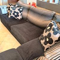 Divano angolare nero e beige