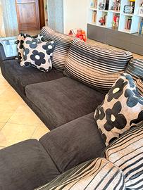 Divano angolare nero e beige