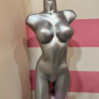 Manichino donna curvy
