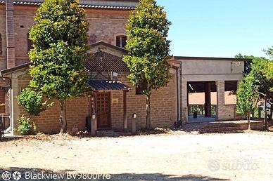 Ampio locale con possibilità di cambio di destinaz