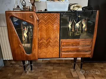 Credenza con angolo bar integrato