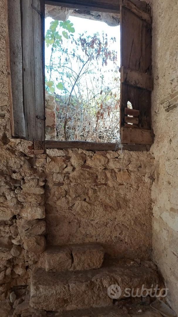 Ampio terreno con rustico in roccia - Vista 4