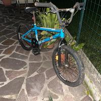 BMX azzurra