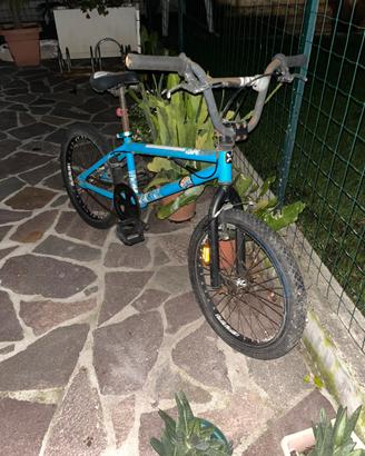 BMX azzurra