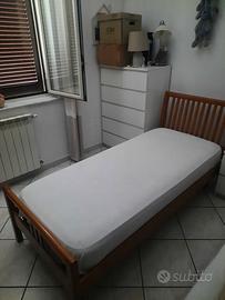 tavolo 6 sedie e 2 letti