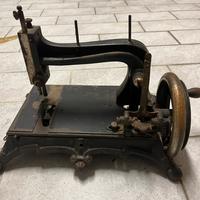 Macchina cucito antica