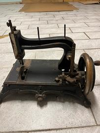 Macchina cucito antica