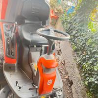 Taglia erba trattorino