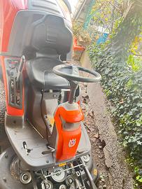 Taglia erba trattorino