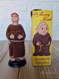 Merry monk, Monaco sporcaccione