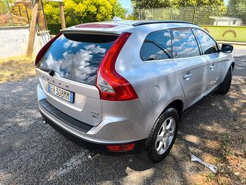 SUV Volvo XC 60 momentum 4x4 