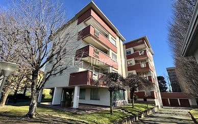 RIF. 513 - AMPIO QUADRILOCALE CON BOX AUTO IN CENT