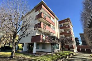 RIF. 513 - AMPIO QUADRILOCALE CON BOX AUTO IN CENT