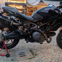 Ducati Monster in carbonio 696+ 2009
