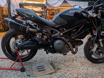 Ducati Monster in carbonio 696+ 2009